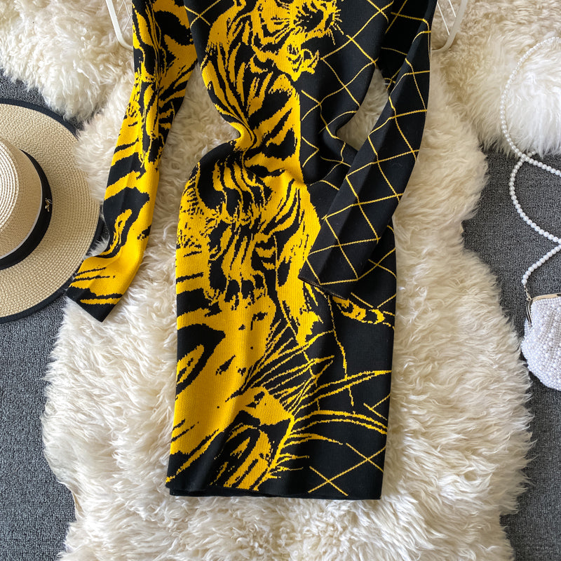 Robe en tricot à col rond et coupe slim à motif tigre 2929