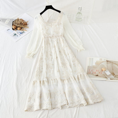 The new spring fungus French style is retro and slim, with a bottomed skirt inside  2208