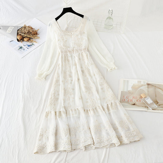 The new spring fungus French style is retro and slim, with a bottomed skirt inside  2208