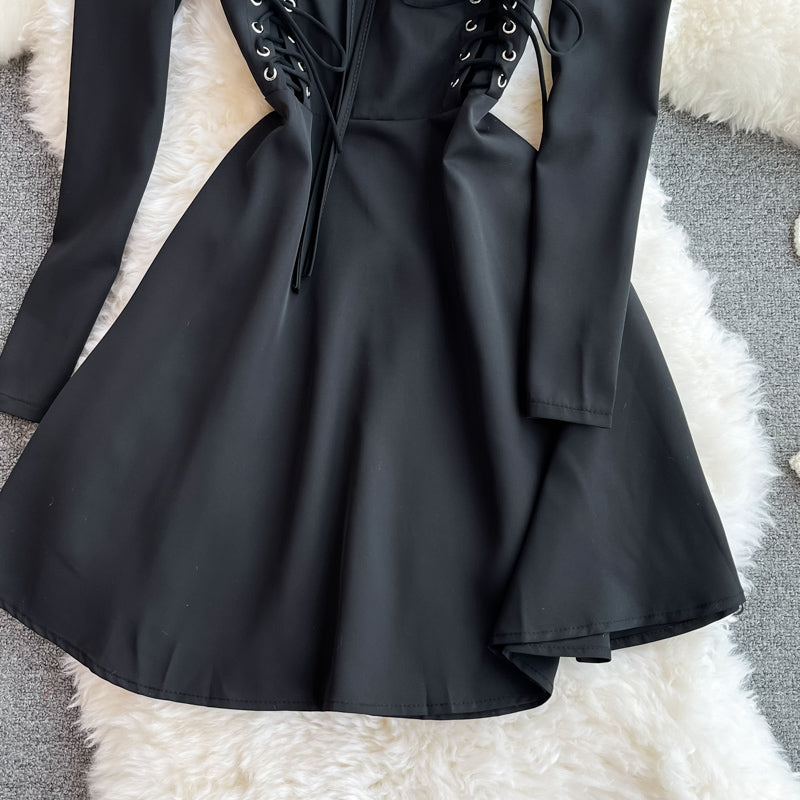 Robe moulante à manches longues et col carré à taille super fée 2843