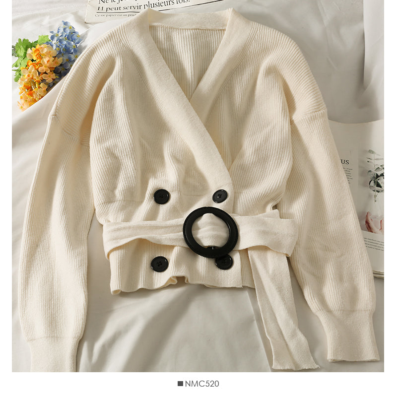 Pull à manches longues et col en V croisé de conception de niche française 1972