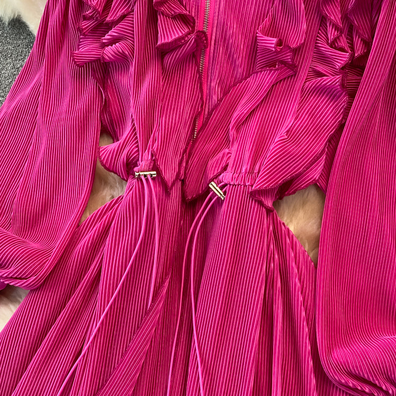 Robe plissée à volants fins avec manches bouffantes et fermeture à la taille 3386