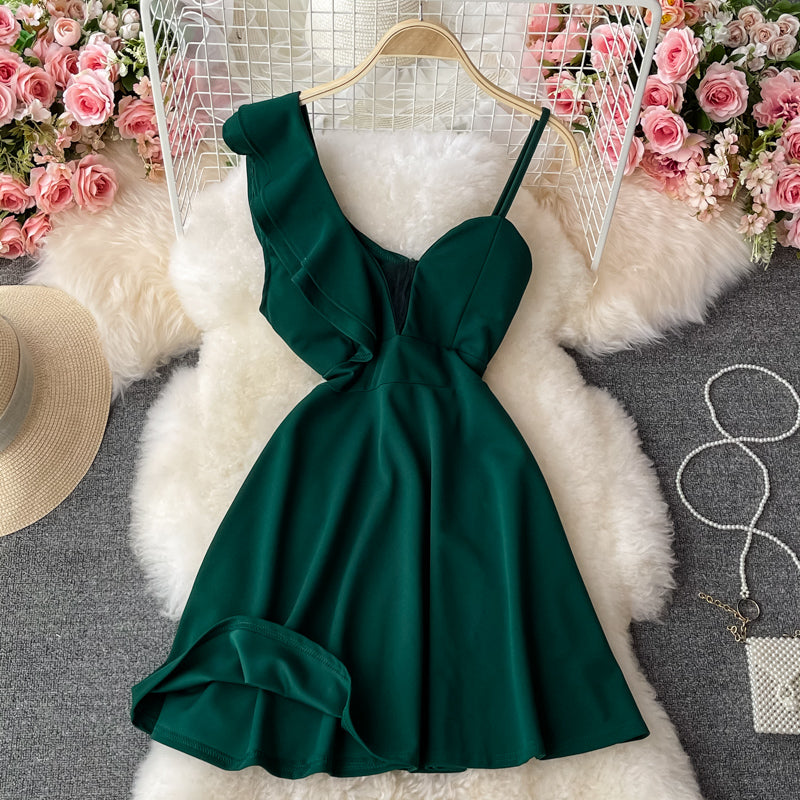 Robe moulante à col oblique et épaules dénudées avec jupe bouffante 3200