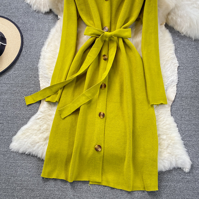 Robe en tricot à col en V de style doux, jupe pull fine et tempérament 3379