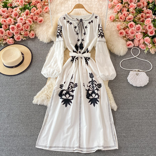 Ethnic embroidery round neck Lantern Sleeve long skirt  3005