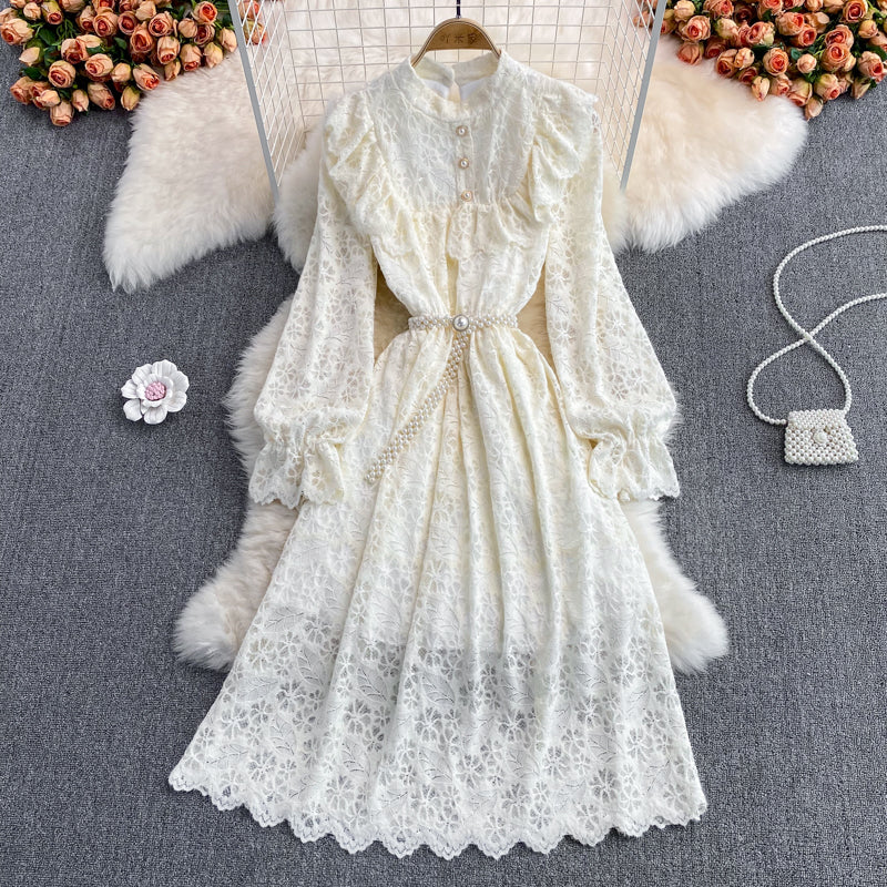 Robe à col montant et dos en dentelle brossée 3022