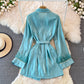 Robe chemise à manches longues en satin acétate style célébrité avec fermeture à la taille 3269