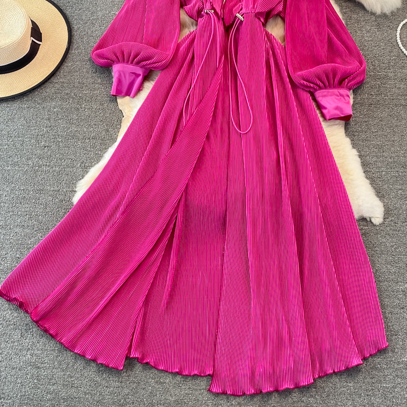 Robe plissée à volants fins avec manches bouffantes et fermeture à la taille 3386