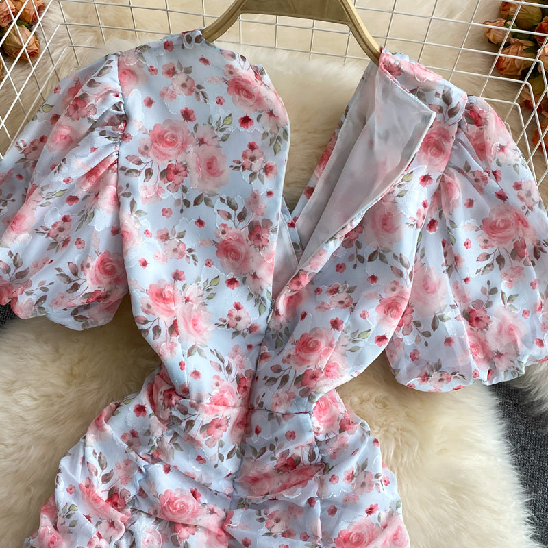 Robe portefeuille en mousseline de soie à col en V et à imprimé floral 3346