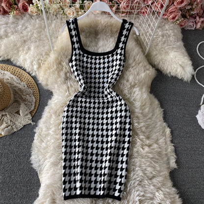 Robe vintage à col carré et à carreaux mille oiseaux en contraste noir et blanc 2793