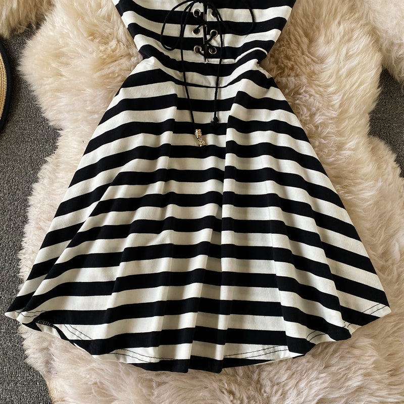 Robe rayée à col en V, jupe trapèze slim décolletée 3049