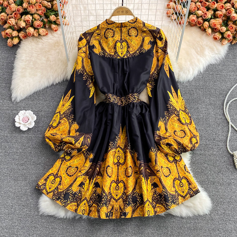 Leichtes Luxus-High-End-Retro-bedrucktes V-Ausschnitt-Blasenärmelkleid 3011