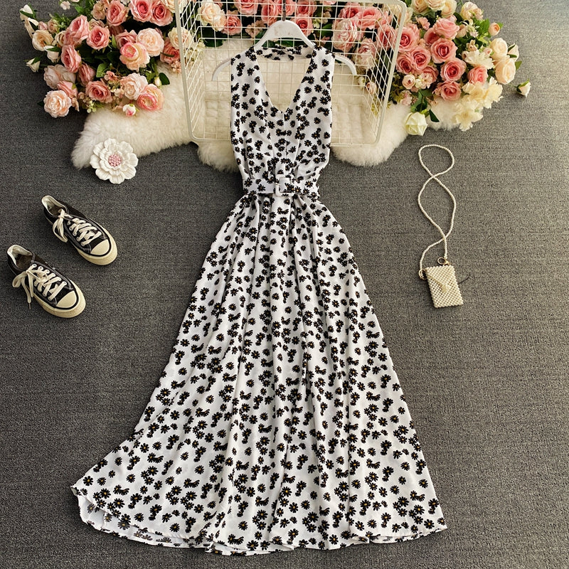 Robe en mousseline de soie à col en V et jupe fleurie 3414