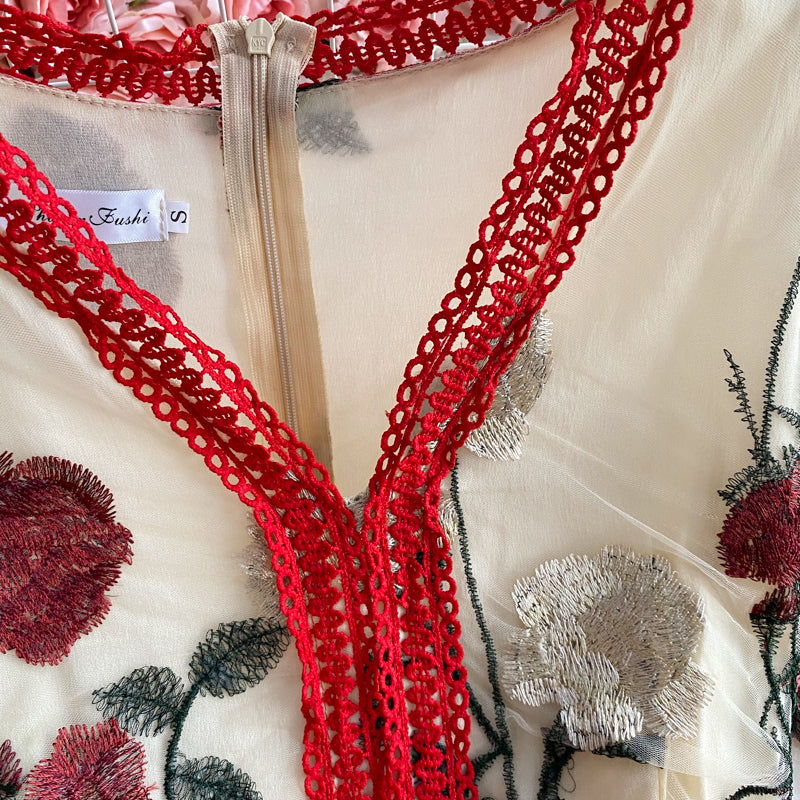 Jupe trapèze large avec broderie en maille et fermeture à la taille 3300