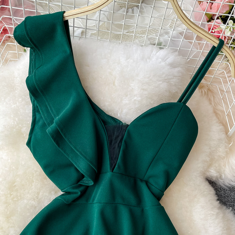 Robe moulante à col oblique et épaules dénudées avec jupe bouffante 3200