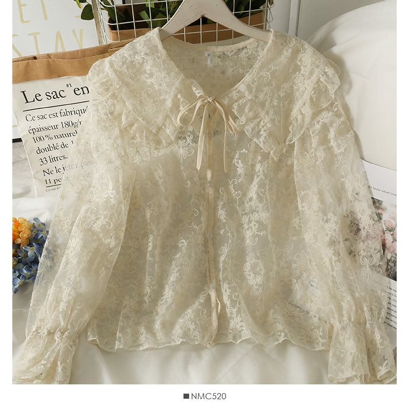 Chemise à fond en dentelle avec gilet en tricot à rayures verticales 1714