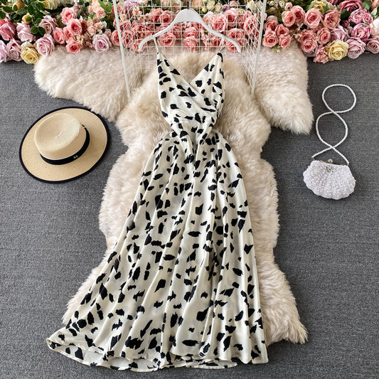 Robe à bretelles taille haute et col en V 3046