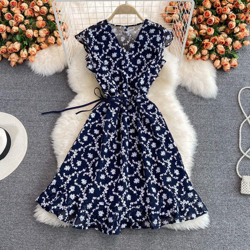 Robe une pièce en dentelle brodée de fleurs 3069