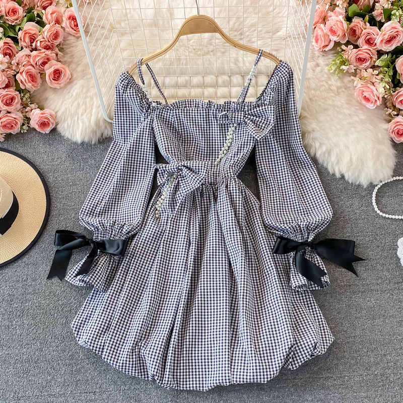 Robe à bretelles avec col carré et jupe courte bouffante à boutons de fleurs 3094