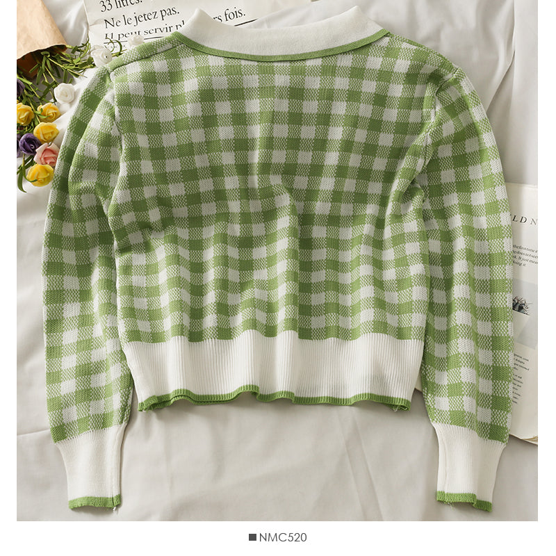 Tricot court slim à revers à carreaux avec coutures contrastées 2058