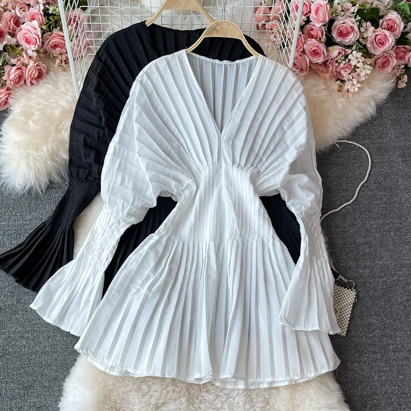 High end temperament pleated white dress  2729