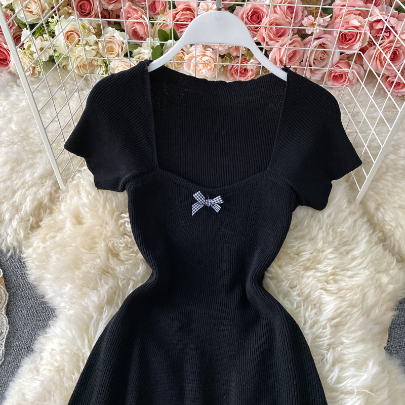 Robe en maille ajustée à col carré et nœud 3437
