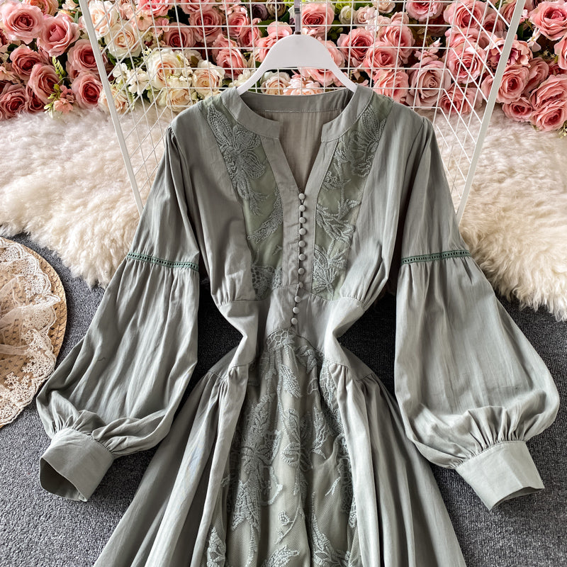 Robe à col en V et manches lanternes avec coupe-vent douce à la taille 3183