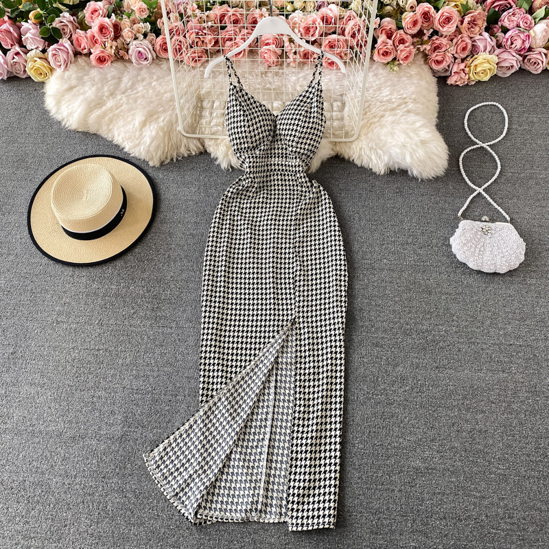 Robe élégante à col en V et dos ouvert 3308