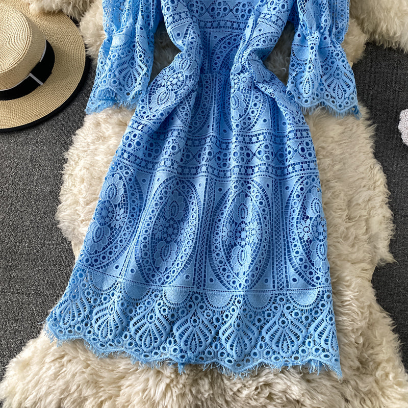 Robe moulante à manches bouffantes et découpes en dentelle de style étranger 2891