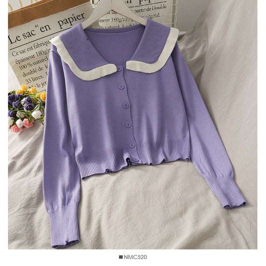 Haut cardigan à simple boutonnage avec bordure blanche et col poupée de style universitaire 1806