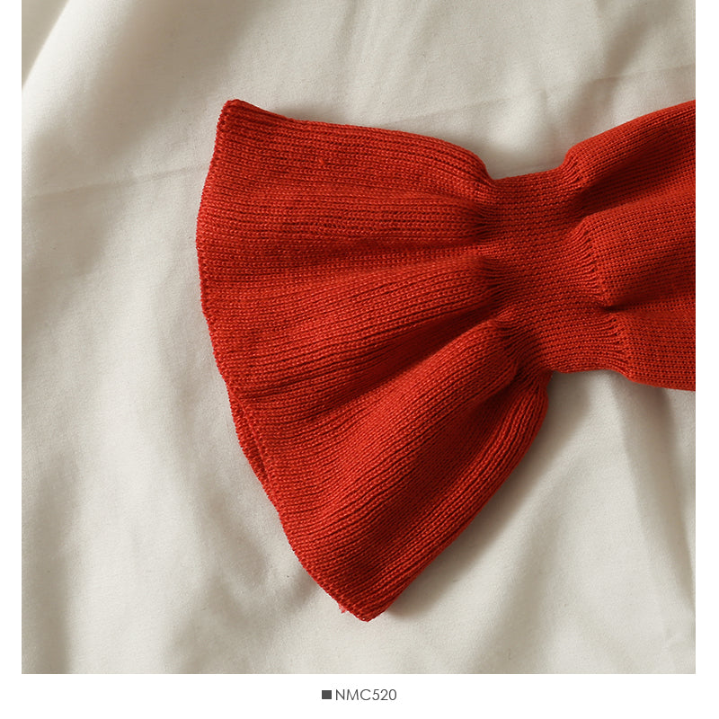 Les vêtements d'automne pour femmes en tricot semblent fins et polyvalents, haut à manches trompette 1961