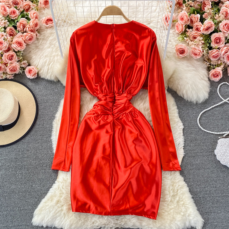 Robe taille haute en satin avec décolleté en V fin et irrégulier 3352