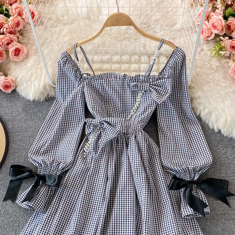 Robe à bretelles avec col carré et jupe courte bouffante à boutons de fleurs 3094