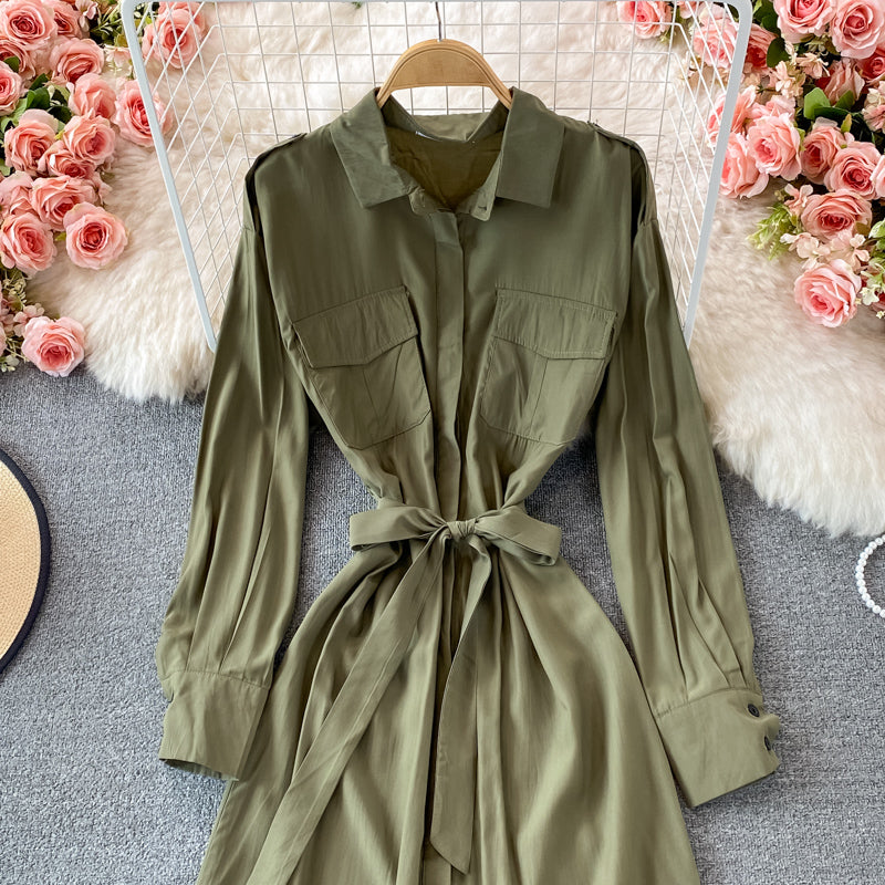 Robe mi-longue ample et ajustée à revers simple boutonnage 3245