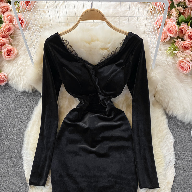 Robe sexy en velours avec décolleté en V profond et dentelle 3102