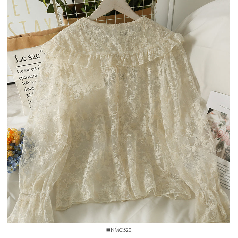Chemise à fond en dentelle avec gilet en tricot à rayures verticales 1714