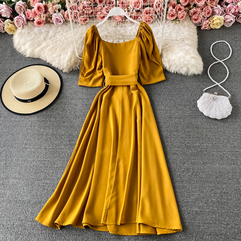Robe moulante à col carré et manches bouffantes avec lacets à la taille et dos nu 3170