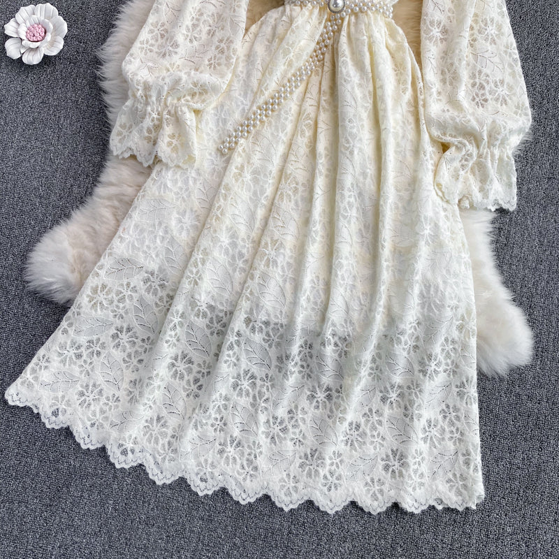 Robe à col montant et dos en dentelle brossée 3022