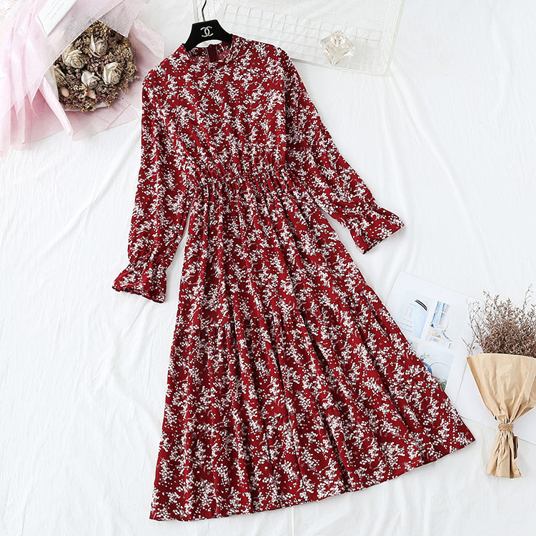 Ein langer Retro-Rock der französischen Minderheit mit einem großen Kleid und einer Fee 2477