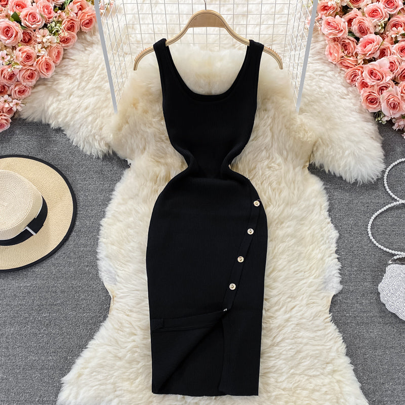 Robe à bretelles en tricot à taille étroite et boutonnage simple 2898