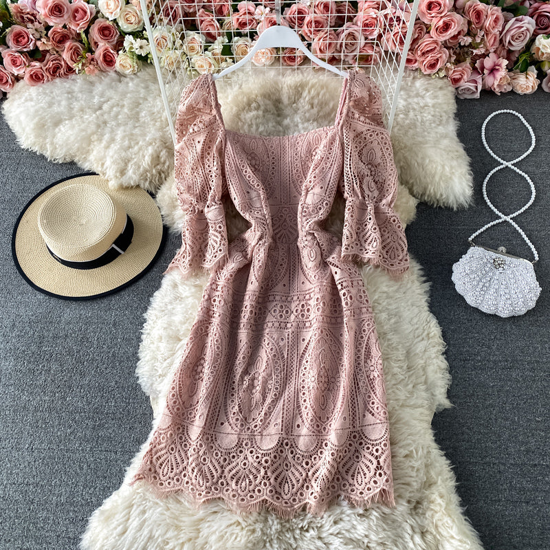 Robe moulante à manches bouffantes et découpes en dentelle de style étranger 2891