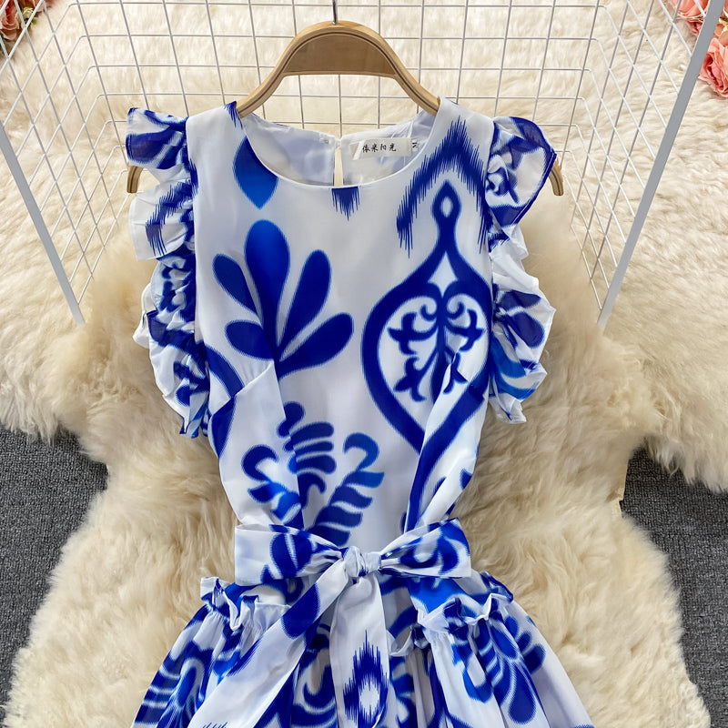 Robe à col ras du cou sans manches à volants en porcelaine bleue et blanche imprimée 2981 