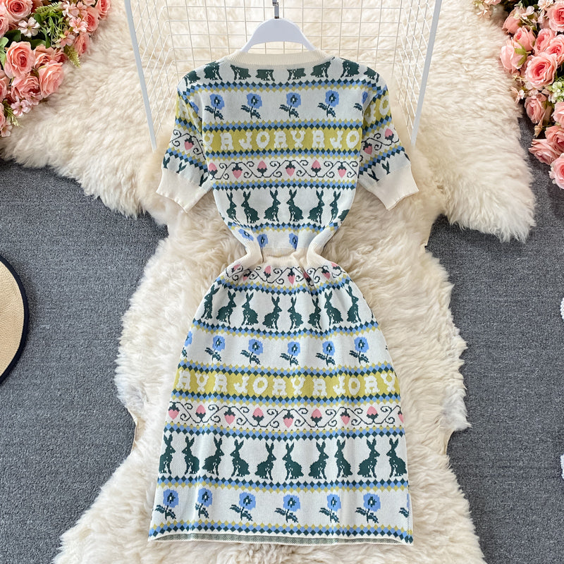 Robe moulante à col en V en jacquard avec lettres de lapin de dessin animé 3196