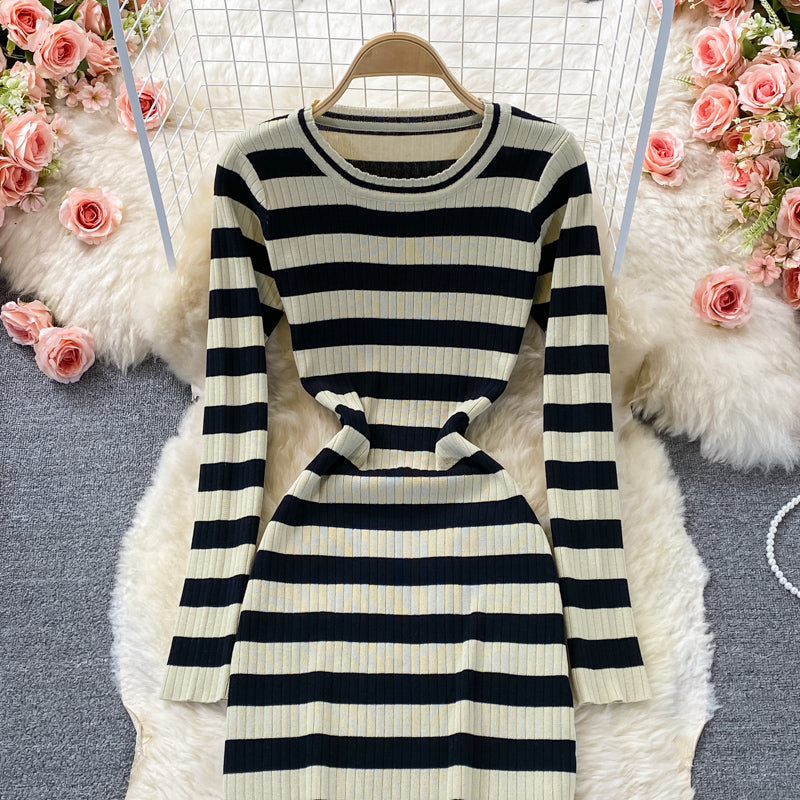 Robe en tricot rayée à manches longues et col rond élastique 2853