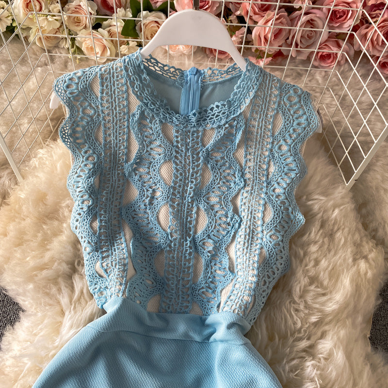 Robe portefeuille ajustée à empiècements en dentelle contrastants 2892