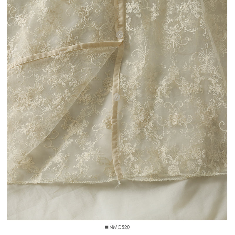 Chemise à fond en dentelle avec gilet en tricot à rayures verticales 1714