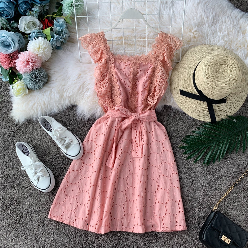 Robe moulante vintage en dentelle à col carré et taille haute 2827