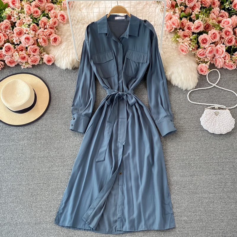 Robe mi-longue ample et ajustée à revers simple boutonnage 3245