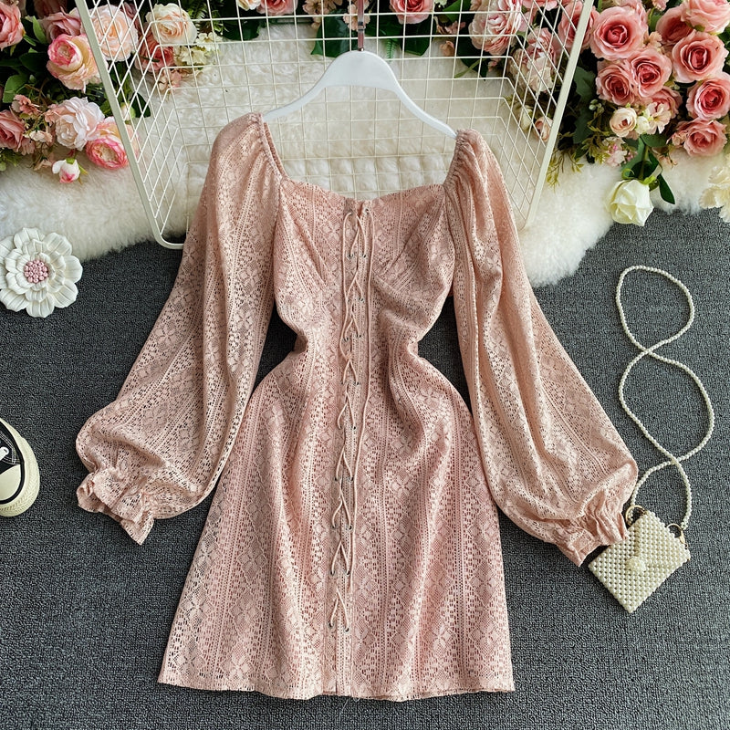 Robe en dentelle à manches longues et col carré avec manches lanterne à la taille 3155