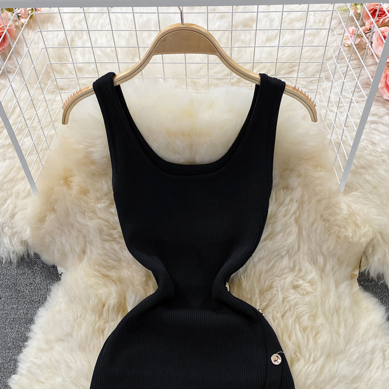Robe à bretelles en tricot à taille étroite et boutonnage simple 2898